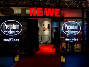 Торгівельна вивіска Rewe Supermarket